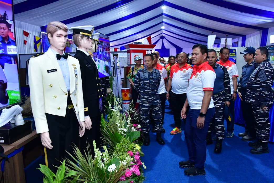 ‎Stand TNI AL Curi Perhatian, Alutsista Bisa Dinaiki Warga