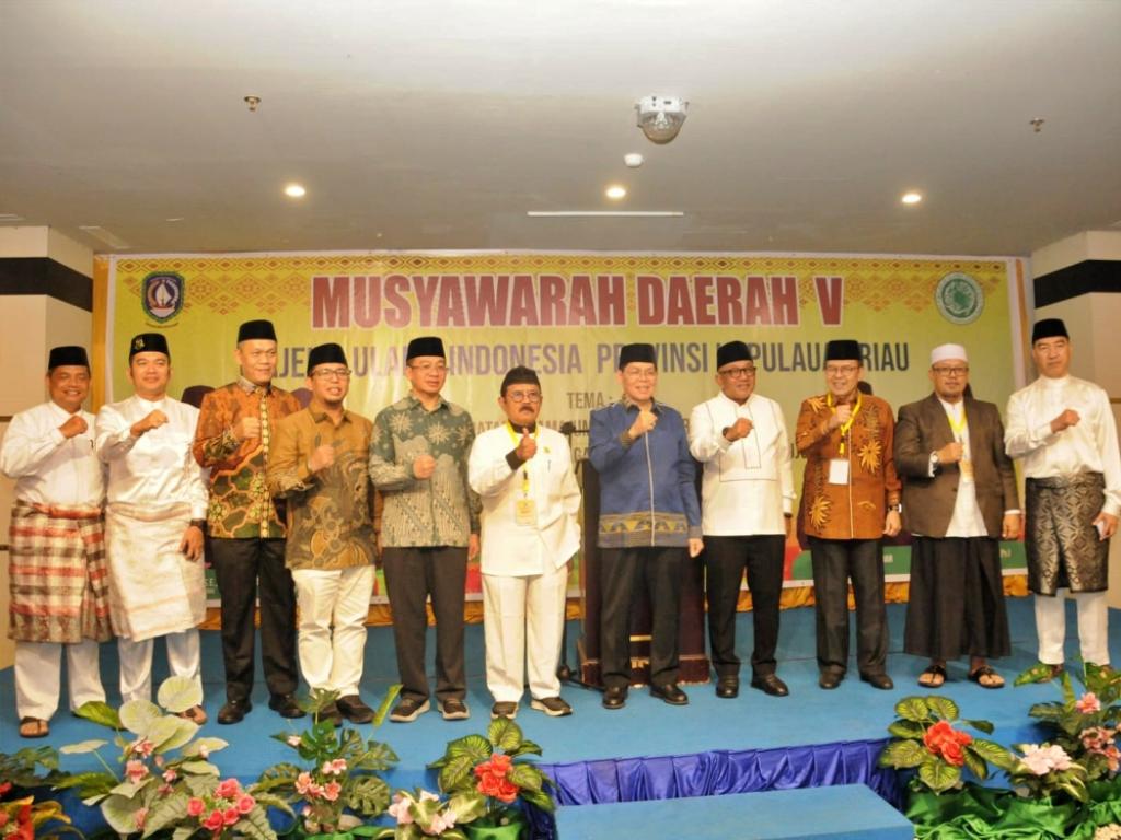 Jalesveva Jayamahe