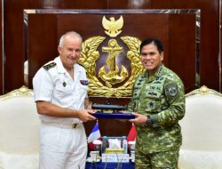 Kasal Terima Kunjungan Kehormatan Inspektur Jenderal Angkatan Laut Prancis