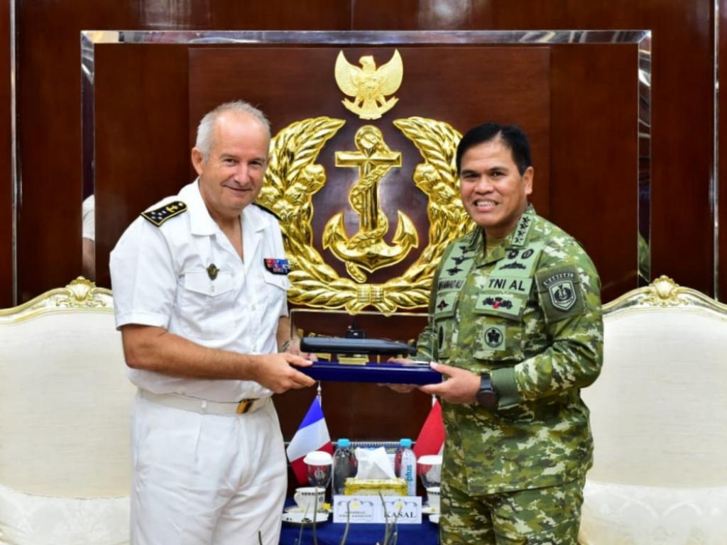 Kepala Staf Angkatan Laut (Kasal) Laksamana TNI Dr. Muhammad Ali menerima kunjungan kehormatan Inspektur Jenderal Angkatan Laut Prancis