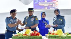 Kepala Staf Angkatan Laut (Kasal) Laksamana TNI Dr. Muhammad Ali memimpin acara tradisi dan syukuran KRI Sriwijaya-100