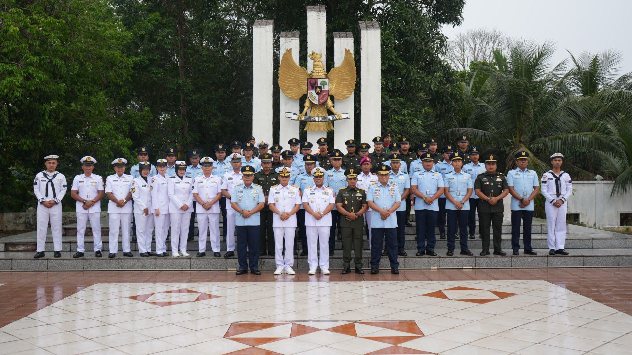 Upacara Ziarah Rombongan di Taman Makam Pahlawan (TMP)