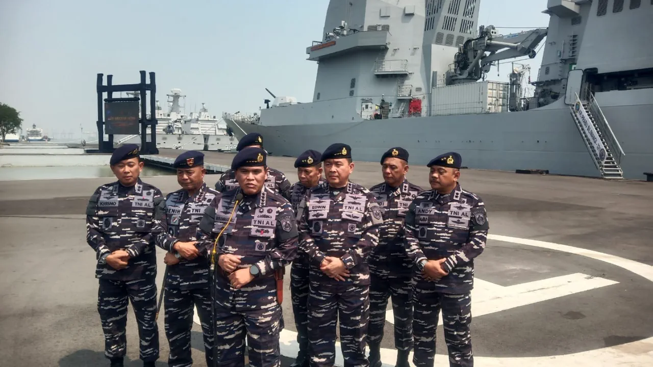 Kepala Staf Angkatan Laut (Kasal) Laksamana TNI Muhammad Ali yang memimpin langsung apel