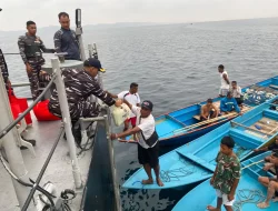 Sebagaimana Amanat Kasal Laksamana TNI Dr. Muhammad Ali KRI Posepa-870 Berbagi Sembako untuk Nelayan Fakfak