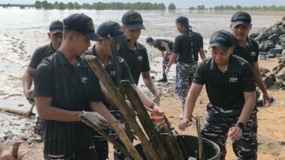 TNI Kuat Bersama Rakyat. Indonesia Berdaulat, Adil, dan Makmur