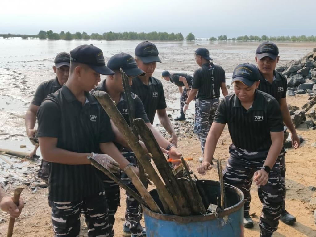 TNI Kuat Bersama Rakyat. Indonesia Berdaulat, Adil, dan Makmur