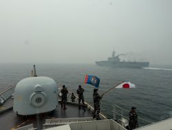KRI John Lie 358 Laksanakan Passex dengan JS Kunisaki 4003 di Perairan Lemukutan