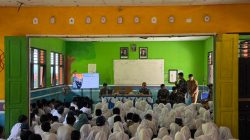 KRI Lambung Mangkurat 374 Bekali Pelajar Pulau Tiga Natuna dengan Edukasi Bahaya Kenakalan Remaja