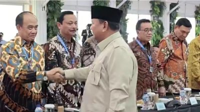Mantan Kepala Staf Angkatan Laut (KSAL) Laksamana TNI (Purn.) Ade Supandi tampak hadir di tengah sekitar 800 perwira tinggi