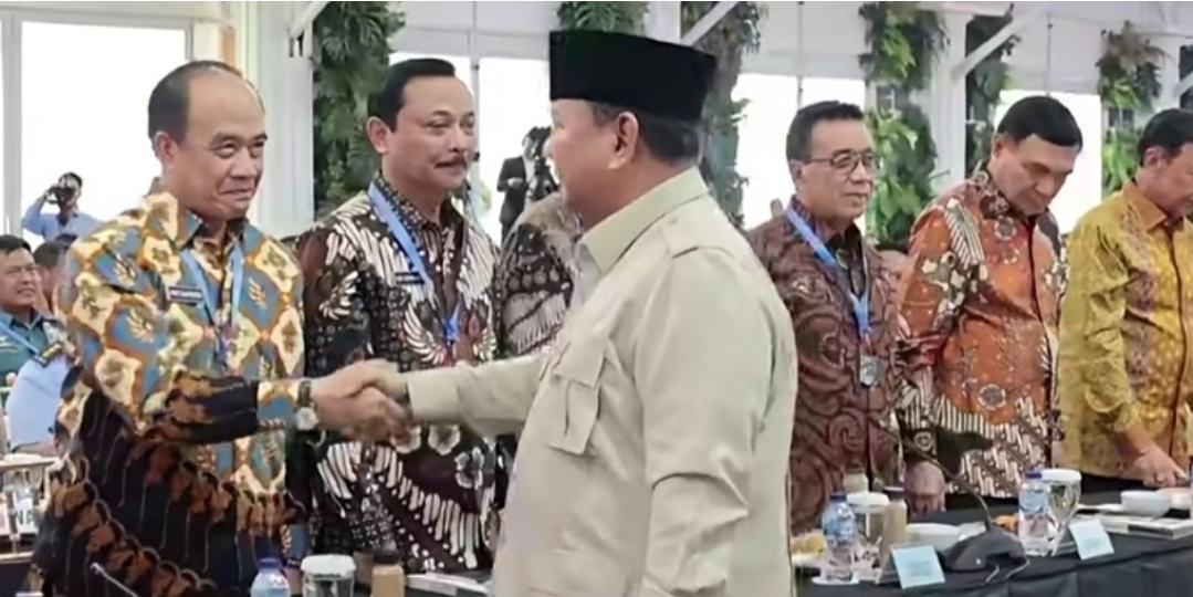 Mantan Kepala Staf Angkatan Laut (KSAL) Laksamana TNI (Purn.) Ade Supandi tampak hadir di tengah sekitar 800 perwira tinggi
