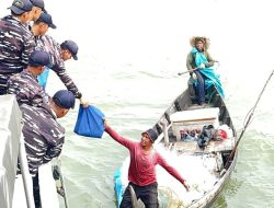 KRI ALAMANG 644 Gelar Bakti Sosial untuk Masyarakat Nelayan Tanjung Balai Asahan