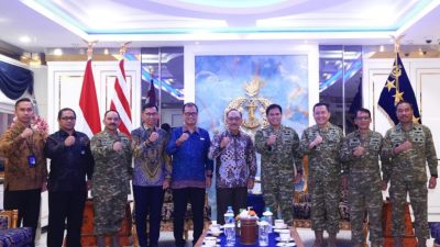 Kepala Staf Angkatan Laut (Kasal) Laksamana TNI Dr. Muhammad Ali menerima kunjungan kehormatan Komisaris Utama PT Pelayaran Nasional Indonesia